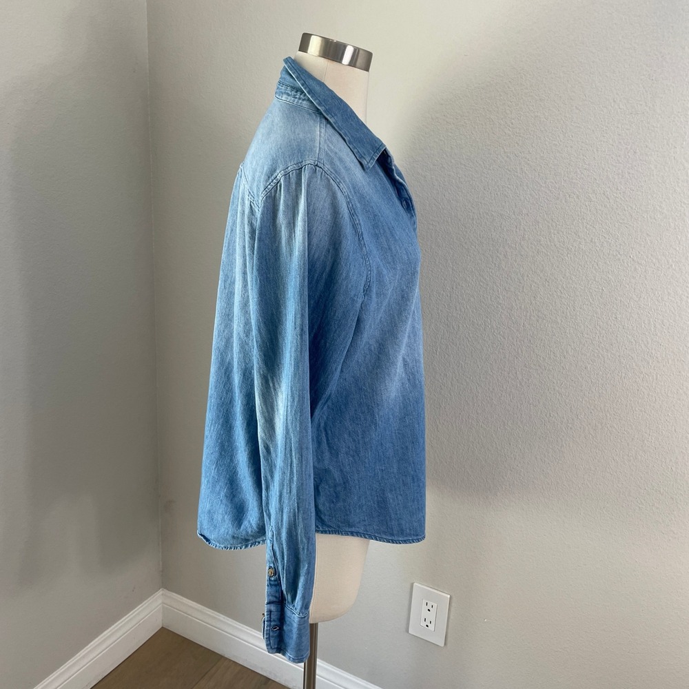 Old Navy Womens Large Classic Shirt Light Wash Denim Button Up Chambray Top - Picture 6 of 8